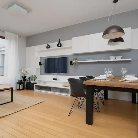 Big Family For 8 People With Garage And Balcony By Renters وارسو