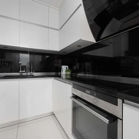 Big Family For 8 People With Garage And Balcony By Renters