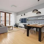 Big Family For 8 People With Garage And Balcony By Renters 아파트
