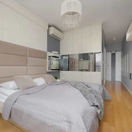 Big Family For 8 People With Garage And Balcony By Renters * Varsóvia