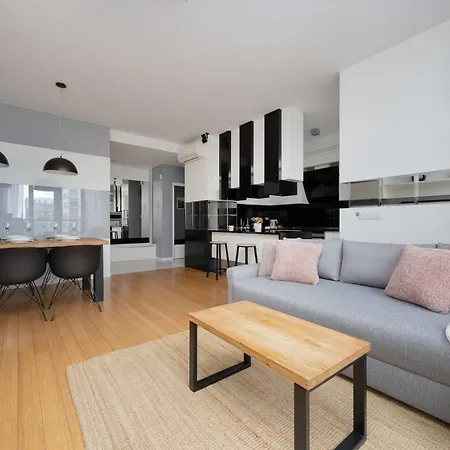 Big Family For 8 People With Garage And Balcony By Renters Varsóvia