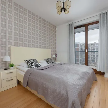 דירה Big Family For 8 People With Garage And Balcony By Renters ורשה