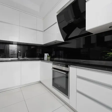 Big Family For 8 People With Garage And Balcony By Renters