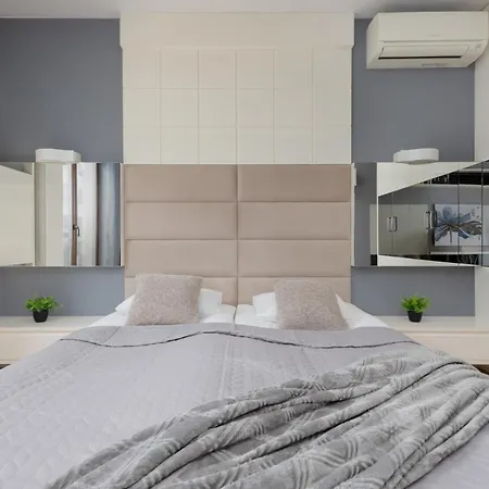 Big Family For 8 People With Garage And Balcony By Renters דירה *