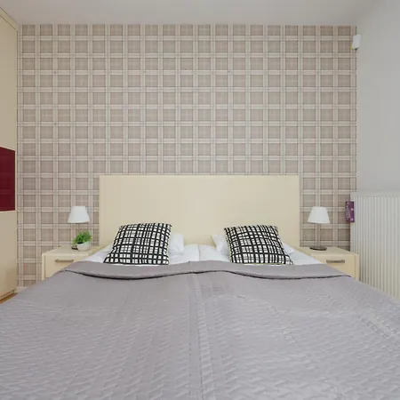 Big Family For 8 People With Garage And Balcony By Renters דירה ורשה