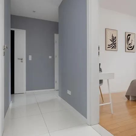 Big Family For 8 People With Garage And Balcony By Renters *