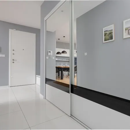 Big Family For 8 People With Garage And Balcony By Renters ורשה