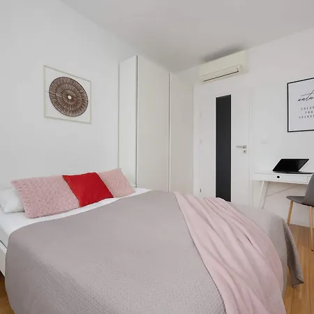 Apartament Big Family For 8 People With Garage And Balcony By Renters Warszawa