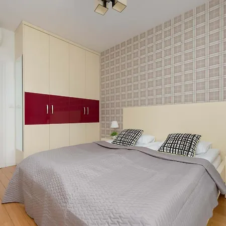 Big Family For 8 People With Garage And Balcony By Renters Apartament