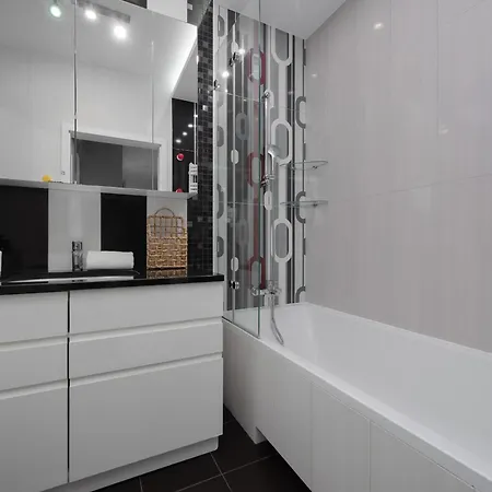 Big Family For 8 People With Garage And Balcony By Renters Apartament *